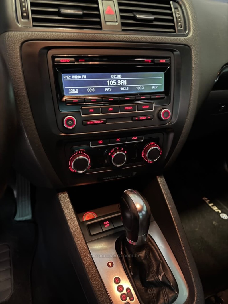 JETTA 2.0 COMFORTLINE FLEX 4P TIPTRONIC - 2012 - NOVO HAMBURGO