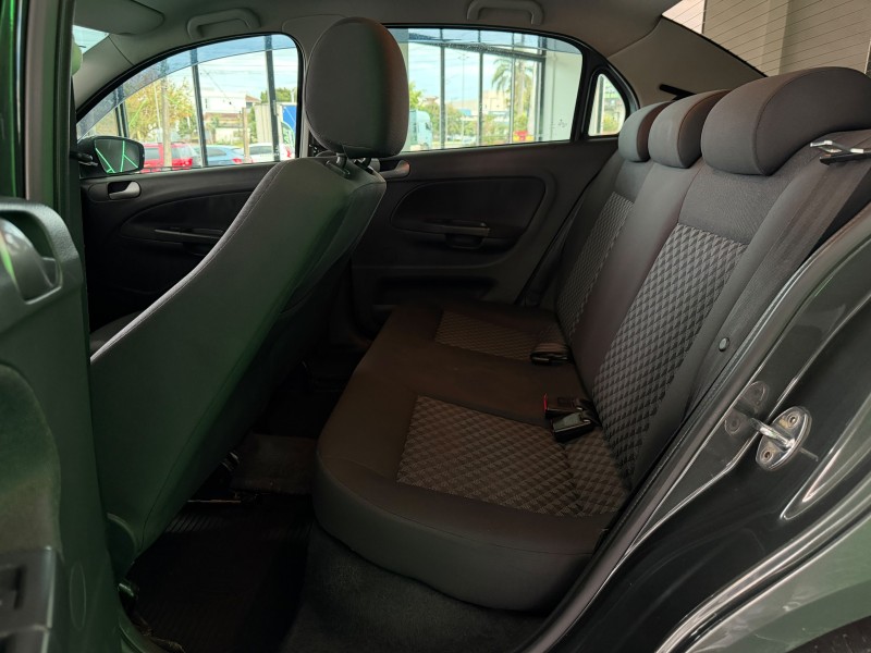 VOYAGE 1.6 MI COMFORTLINE 8V FLEX 4P MANUAL - 2015 - FELIZ