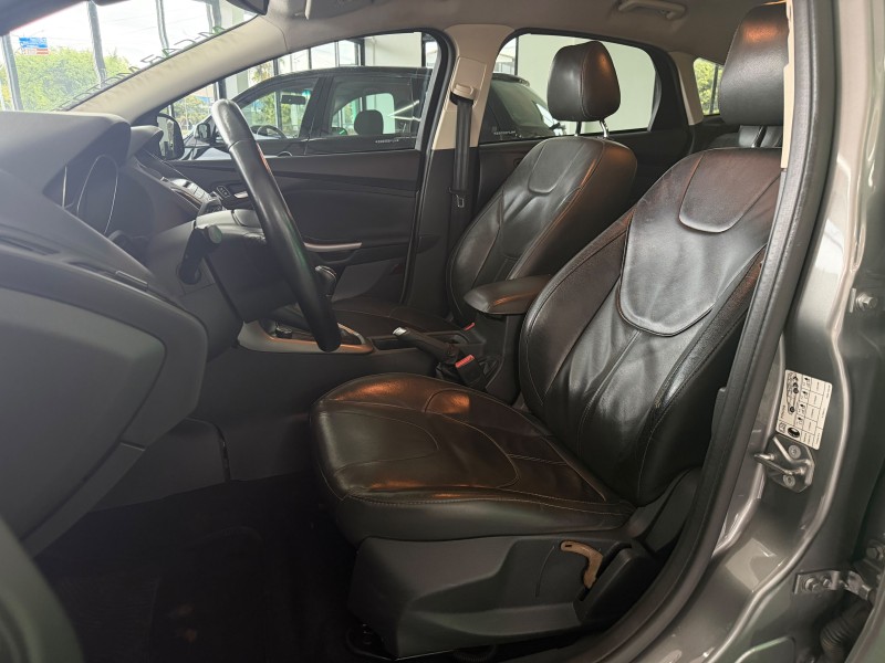 FOCUS 1.6 SE 8V FLEX 4P MANUAL - 2017 - FELIZ