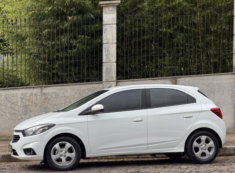 ONIX 1.4 MPFI LT 8V FLEX 4P MANUAL - 2019 - DOIS IRMãOS