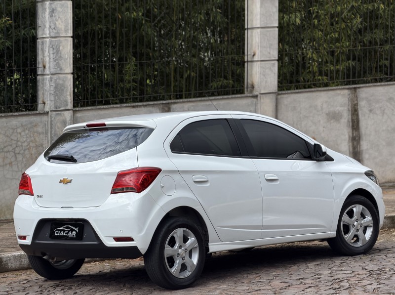 ONIX 1.4 MPFI LT 8V FLEX 4P MANUAL - 2019 - DOIS IRMãOS