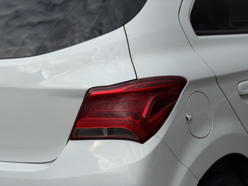ONIX 1.4 MPFI LT 8V FLEX 4P MANUAL - 2019 - DOIS IRMãOS