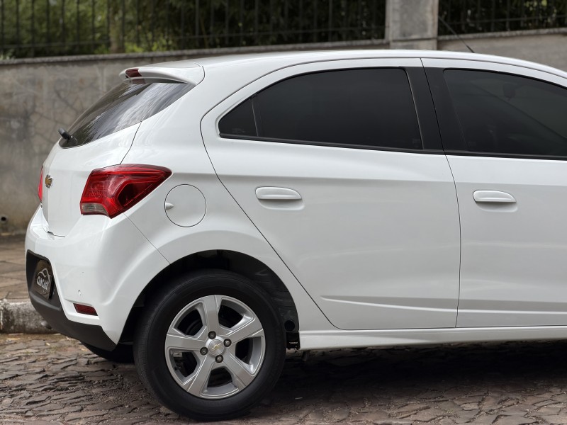 ONIX 1.4 MPFI LT 8V FLEX 4P MANUAL - 2019 - DOIS IRMãOS