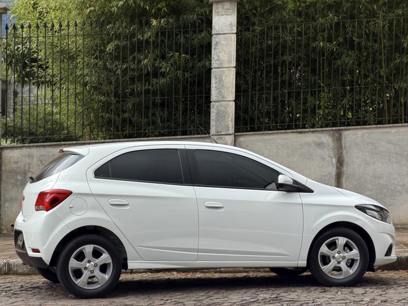 ONIX 1.4 MPFI LT 8V FLEX 4P MANUAL - 2019 - DOIS IRMãOS