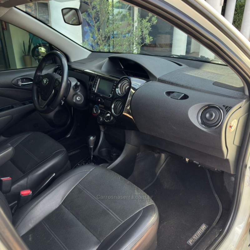 ETIOS 1.5 PLATINUM SEDAN 16V FLEX 4P AUTOMÁTICO - 2018 - LAJEADO