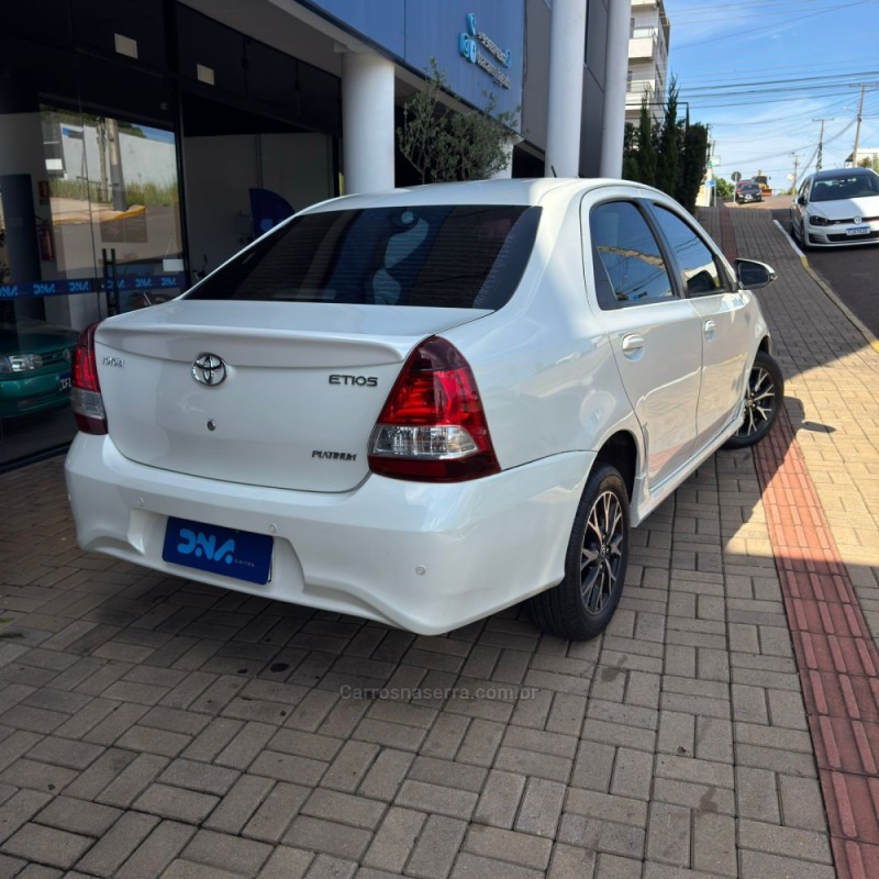 ETIOS 1.5 PLATINUM SEDAN 16V FLEX 4P AUTOMÁTICO - 2018 - LAJEADO