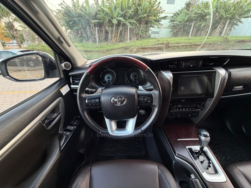 HILUX SW4 2.8 SRX 4X4 7 LUGARES 16V TURBO INTERCOOLER DIESEL 4P AUTOMÁTICO - 2019 - FELIZ