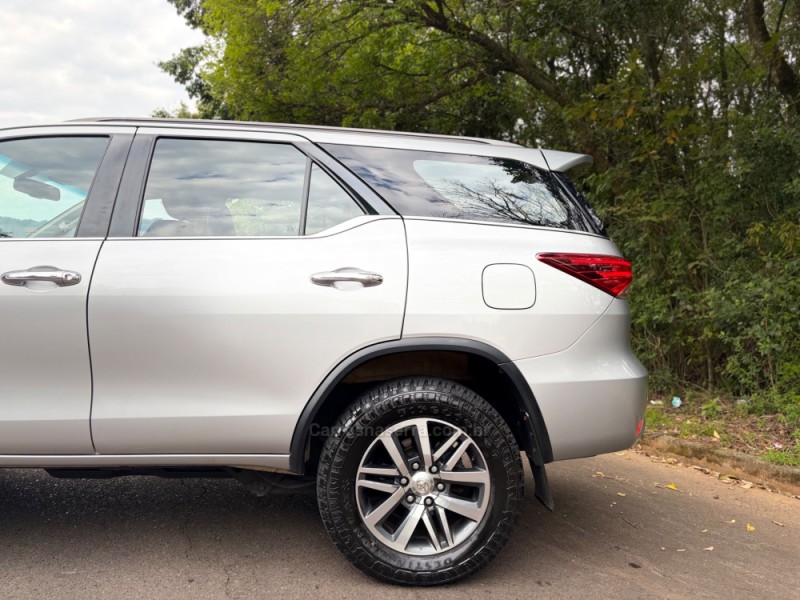 HILUX SW4 2.8 SRX 4X4 7 LUGARES 16V TURBO INTERCOOLER DIESEL 4P AUTOMÁTICO - 2019 - FELIZ