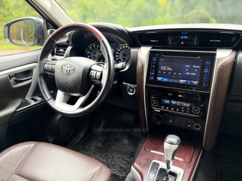HILUX SW4 2.8 SRX 4X4 7 LUGARES 16V TURBO INTERCOOLER DIESEL 4P AUTOMÁTICO - 2019 - FELIZ