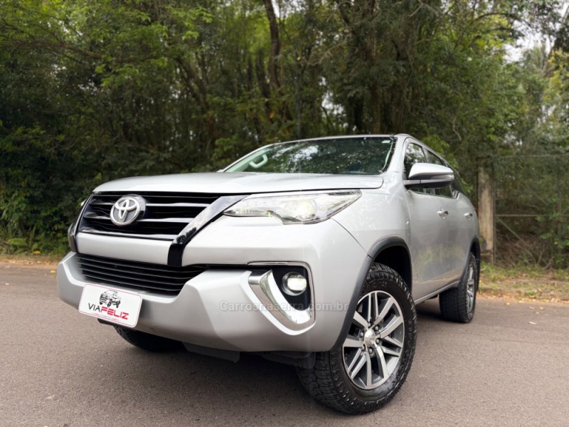 HILUX SW4 2.8 SRX 4X4 7 LUGARES 16V TURBO INTERCOOLER DIESEL 4P AUTOMÁTICO - 2019 - FELIZ