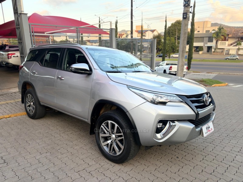 HILUX SW4 2.8 SRX 4X4 7 LUGARES 16V TURBO INTERCOOLER DIESEL 4P AUTOMÁTICO - 2019 - FELIZ