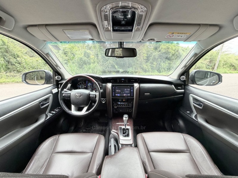 HILUX SW4 2.8 SRX 4X4 7 LUGARES 16V TURBO INTERCOOLER DIESEL 4P AUTOMÁTICO - 2019 - FELIZ
