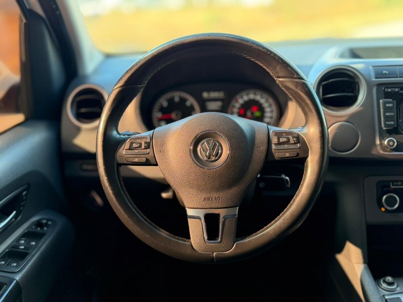AMAROK 2.0 HIGHLINE 4X4 CD 16V TURBO INTERCOOLER DIESEL 4P AUTOMÁTICO - 2015 - LAGOA VERMELHA
