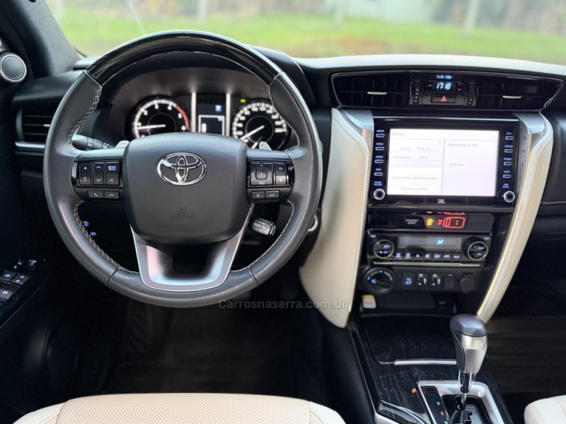 HILUX SW4 2.8 SRX 4X4 DIAMOND 16V TURBO DIESEL 4P 7 LUGARES AUTOMÁTICO - 2023 - FELIZ