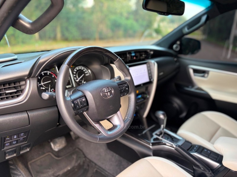 HILUX SW4 2.8 SRX 4X4 DIAMOND 16V TURBO DIESEL 4P 7 LUGARES AUTOMÁTICO - 2023 - FELIZ