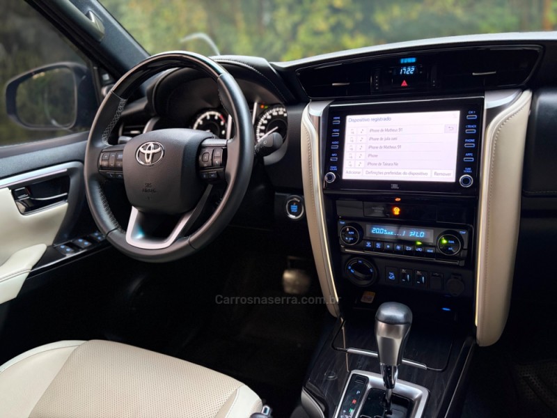 HILUX SW4 2.8 SRX 4X4 DIAMOND 16V TURBO DIESEL 4P 7 LUGARES AUTOMÁTICO - 2023 - FELIZ