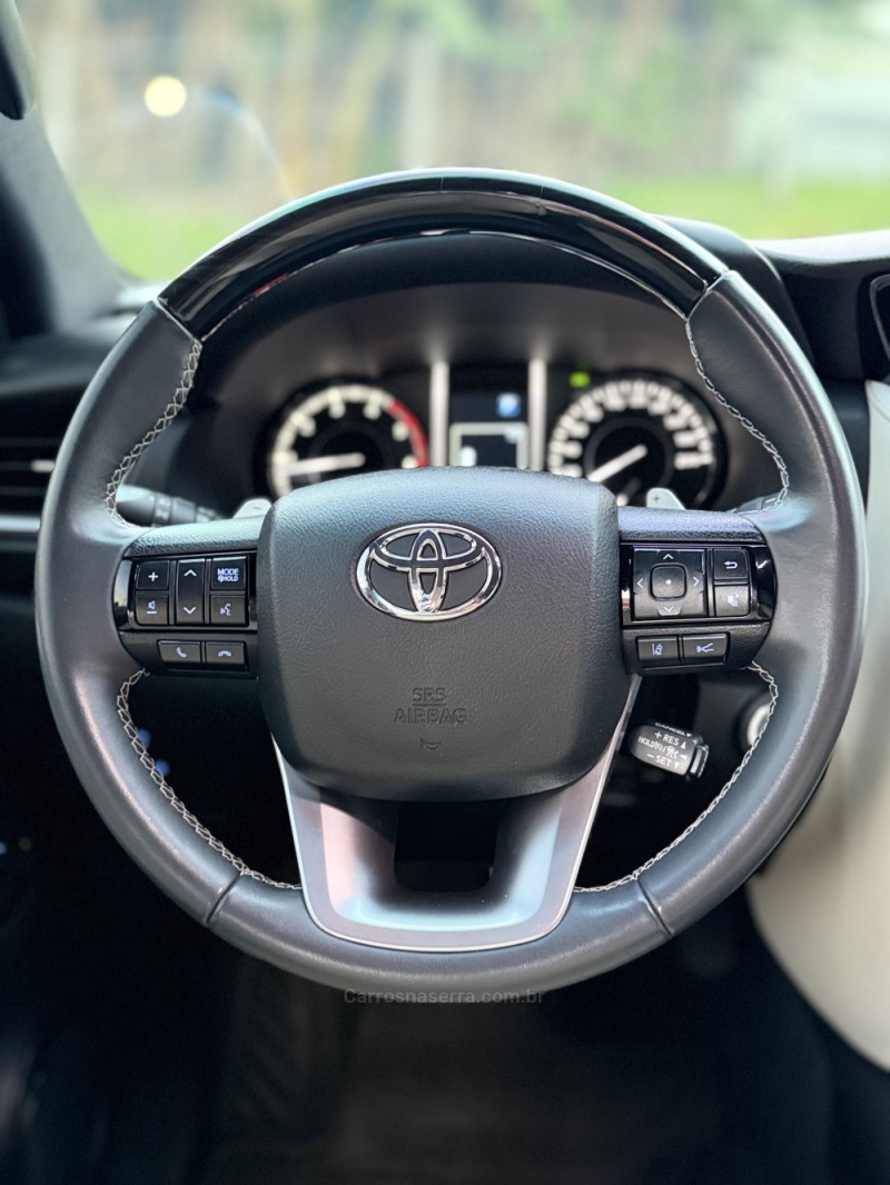 HILUX SW4 2.8 SRX 4X4 DIAMOND 16V TURBO DIESEL 4P 7 LUGARES AUTOMÁTICO - 2023 - FELIZ