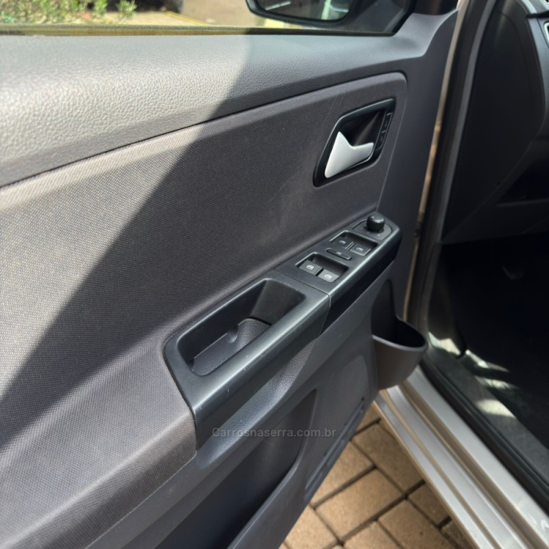 FOX 1.0 ITREND 8V FLEX 4P MANUAL - 2013 - LAJEADO
