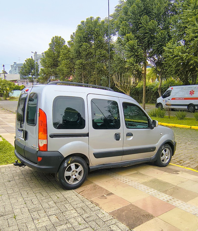 KANGOO 1.6 EXPRESS 16V FLEX 4P MANUAL - 2010 - FARROUPILHA