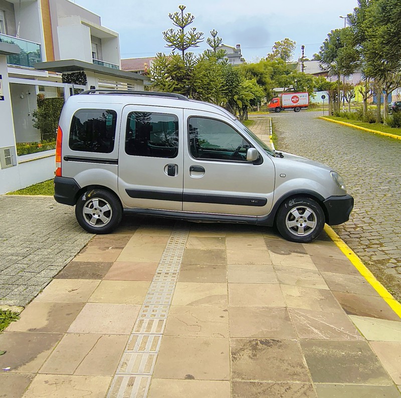 KANGOO 1.6 EXPRESS 16V FLEX 4P MANUAL - 2010 - FARROUPILHA