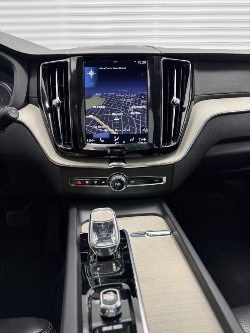 XC60 2.0 T8 INSCRIPTION 4P HYBRID AUTOMÁTICO - 2021 - FARROUPILHA