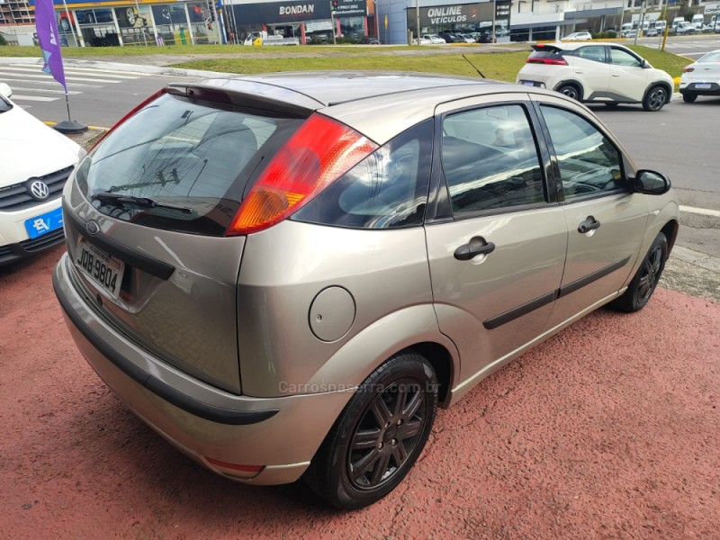FOCUS 1.6 GL 8V FLEX 4P MANUAL - 2005 - FARROUPILHA