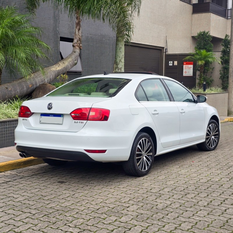 JETTA 2.0 TSI HIGHLINE 211CV GASOLINA 4P DSG - 2014 - BENTO GONçALVES