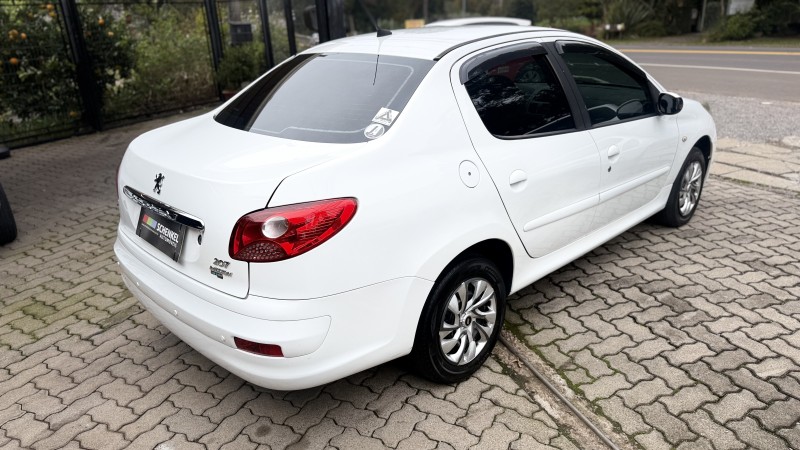 207 1.4 XR PASSION 8V FLEX 4P MANUAL - 2010 - NOVA PETRóPOLIS