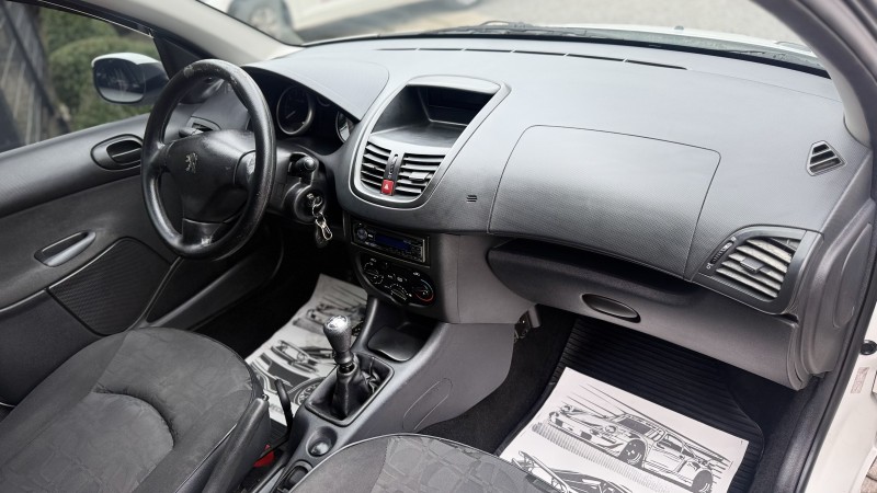 207 1.4 XR PASSION 8V FLEX 4P MANUAL - 2010 - NOVA PETRóPOLIS