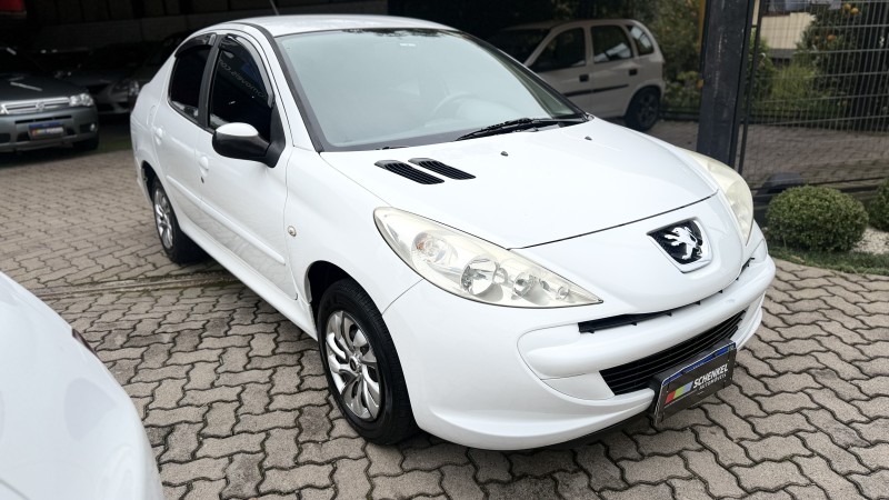 207 1.4 XR PASSION 8V FLEX 4P MANUAL - 2010 - NOVA PETRóPOLIS