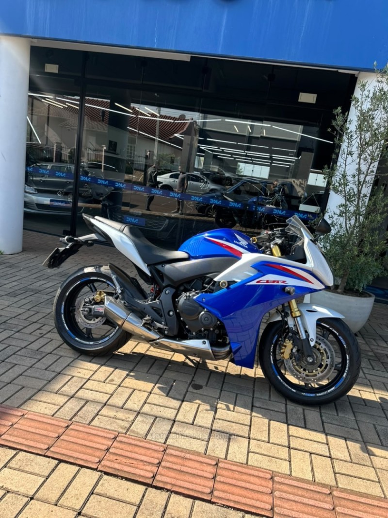 CBR 600F  - 2013 - LAJEADO