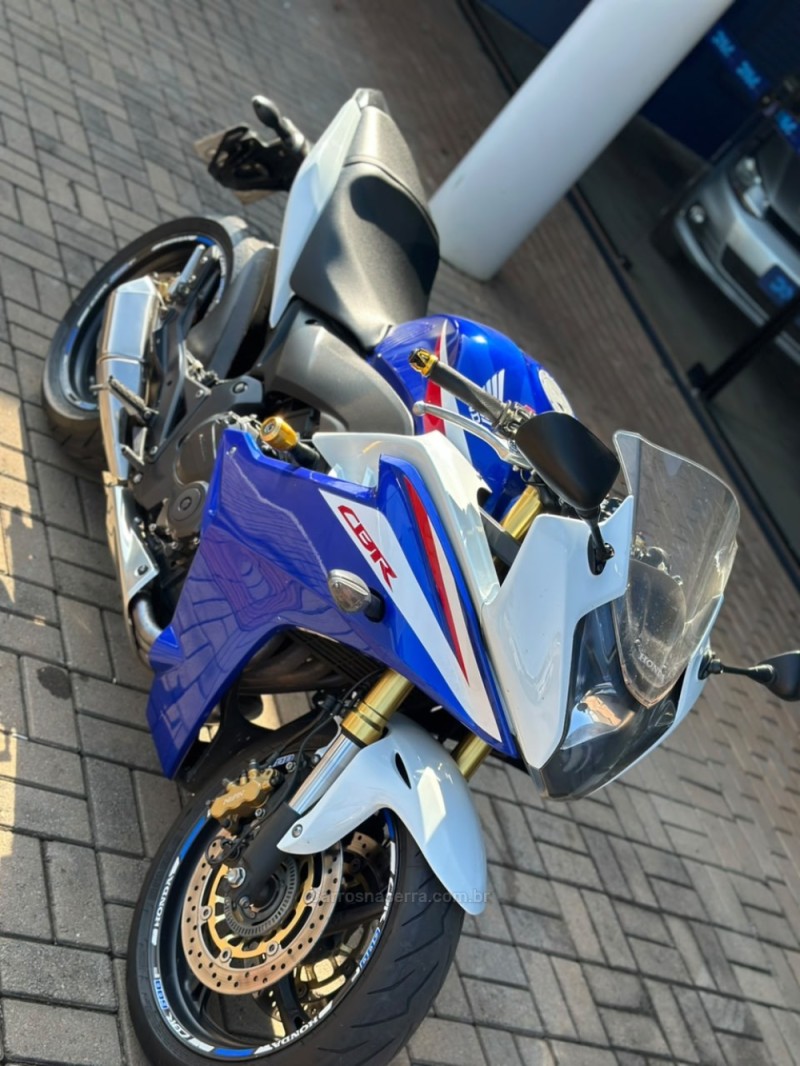 CBR 600F  - 2013 - LAJEADO