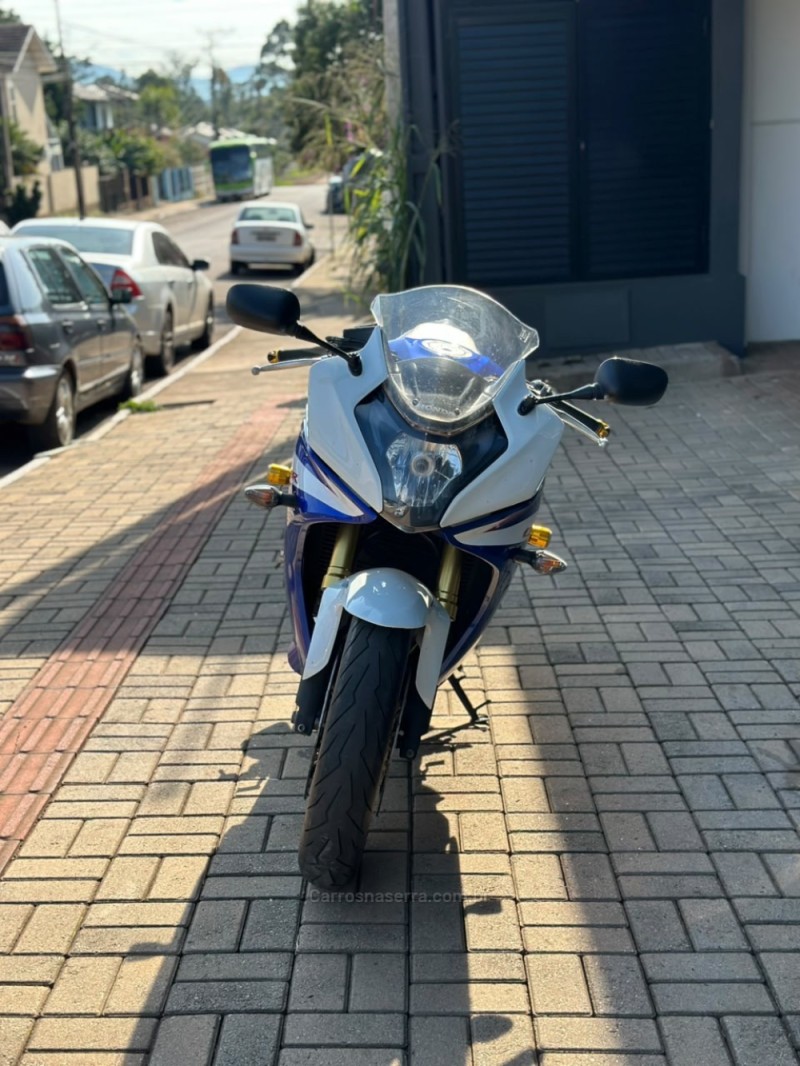 CBR 600F  - 2013 - LAJEADO