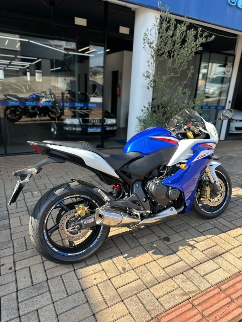 CBR 600F  - 2013 - LAJEADO