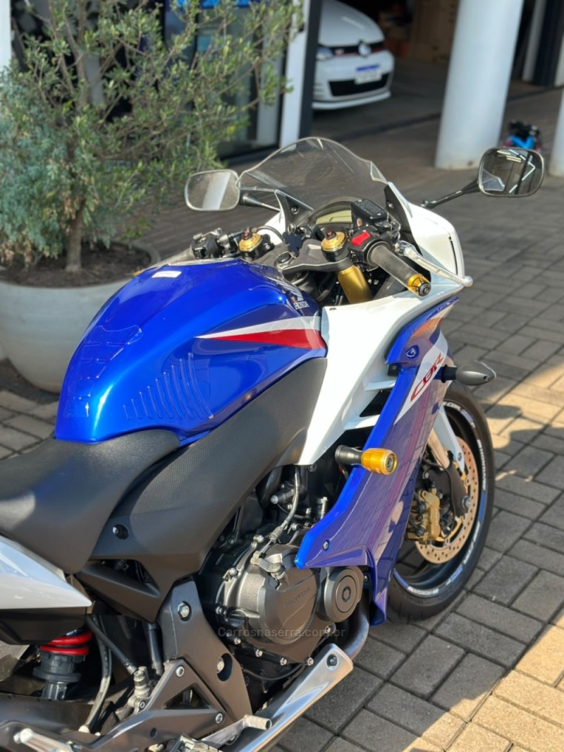 CBR 600F  - 2013 - LAJEADO