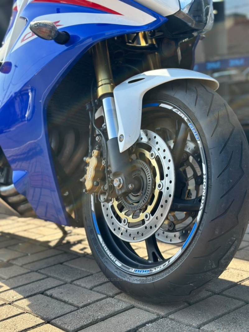 CBR 600F  - 2013 - LAJEADO