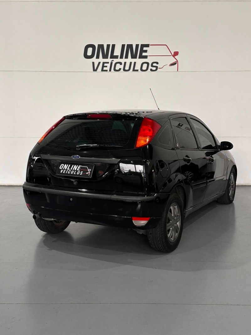 FOCUS 2.0 GHIA 16V GASOLINA 4P MANUAL - 2005 - FARROUPILHA