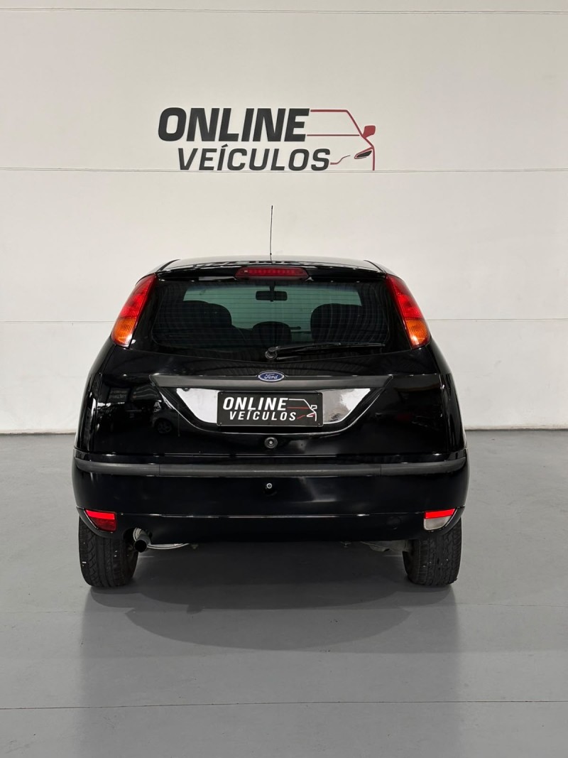 FOCUS 2.0 GHIA 16V GASOLINA 4P MANUAL - 2005 - FARROUPILHA