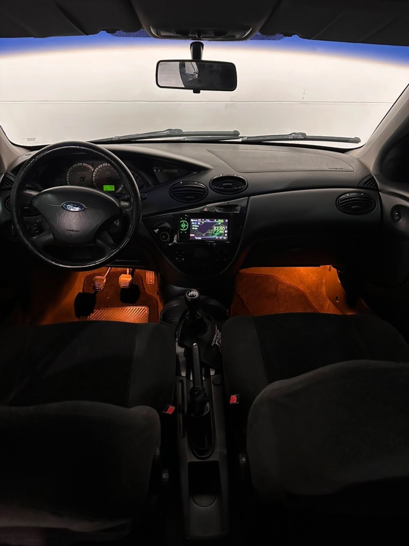 FOCUS 2.0 GHIA 16V GASOLINA 4P MANUAL - 2005 - FARROUPILHA