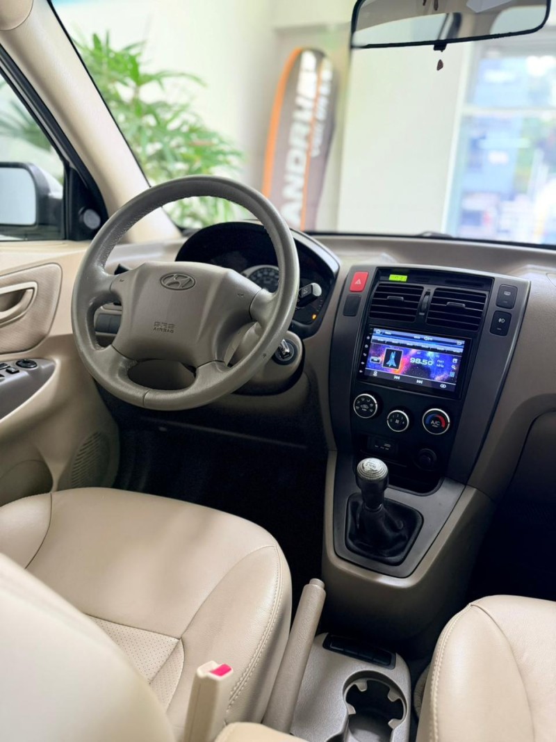 TUCSON 2.0 MPFI GL 16V 142CV 2WD GASOLINA 4P MANUAL - 2010 - CAXIAS DO SUL