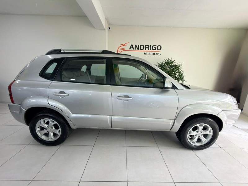 TUCSON 2.0 MPFI GL 16V 142CV 2WD GASOLINA 4P MANUAL - 2010 - CAXIAS DO SUL