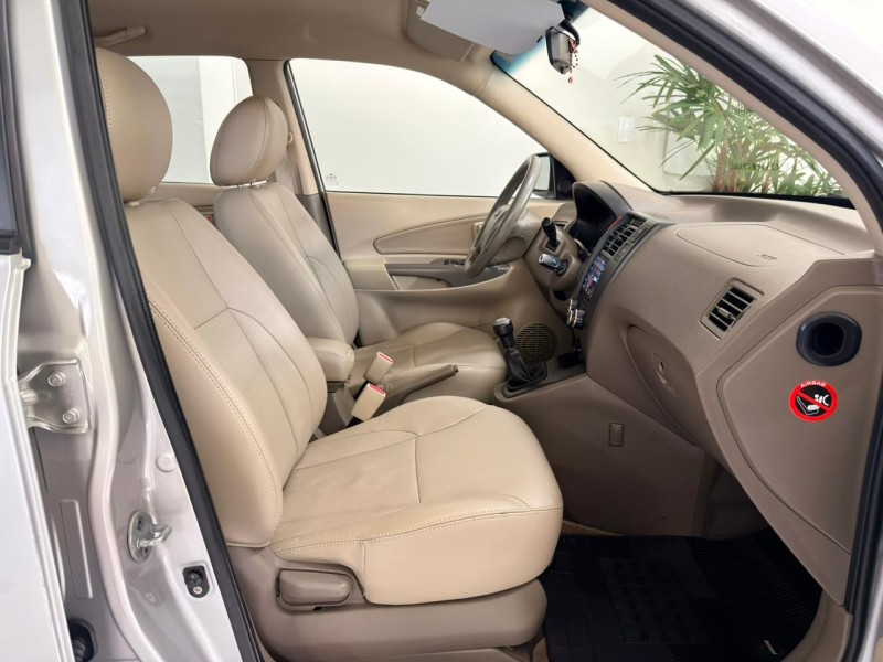 TUCSON 2.0 MPFI GL 16V 142CV 2WD GASOLINA 4P MANUAL - 2010 - CAXIAS DO SUL