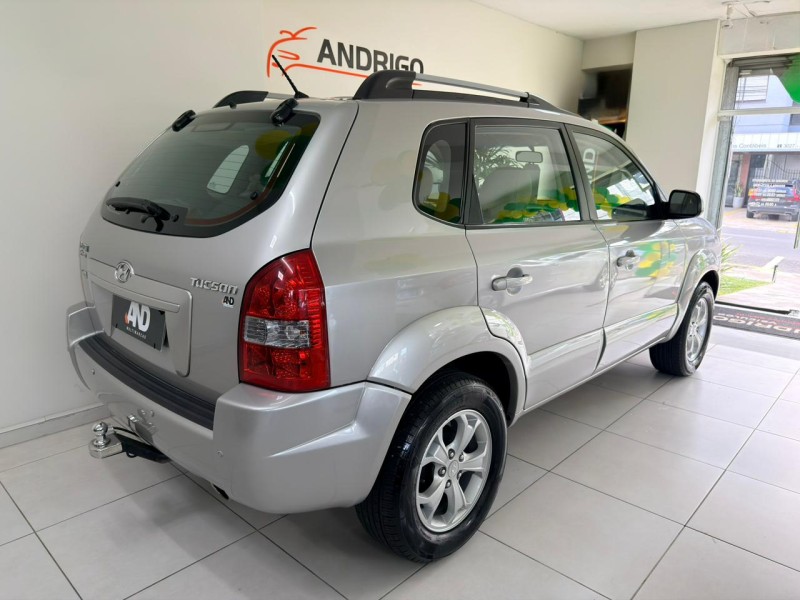 TUCSON 2.0 MPFI GL 16V 142CV 2WD GASOLINA 4P MANUAL - 2010 - CAXIAS DO SUL