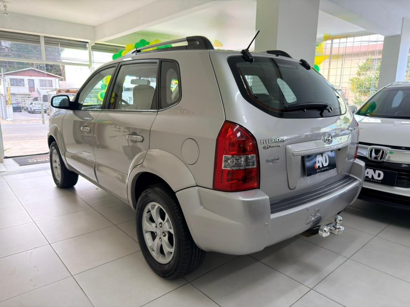 TUCSON 2.0 MPFI GL 16V 142CV 2WD GASOLINA 4P MANUAL - 2010 - CAXIAS DO SUL