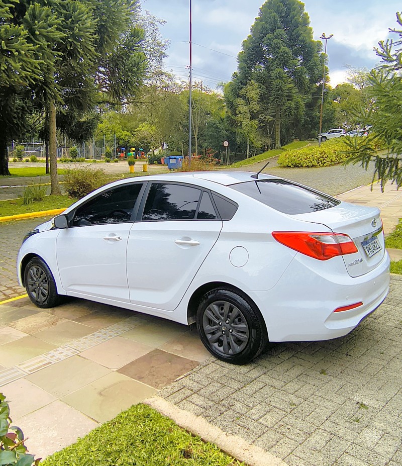 HB20S 1.0 COMFORT STYLE 12V FLEX 4P MANUAL - 2016 - FARROUPILHA