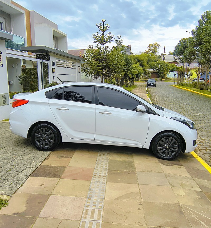 HB20S 1.0 COMFORT STYLE 12V FLEX 4P MANUAL - 2016 - FARROUPILHA