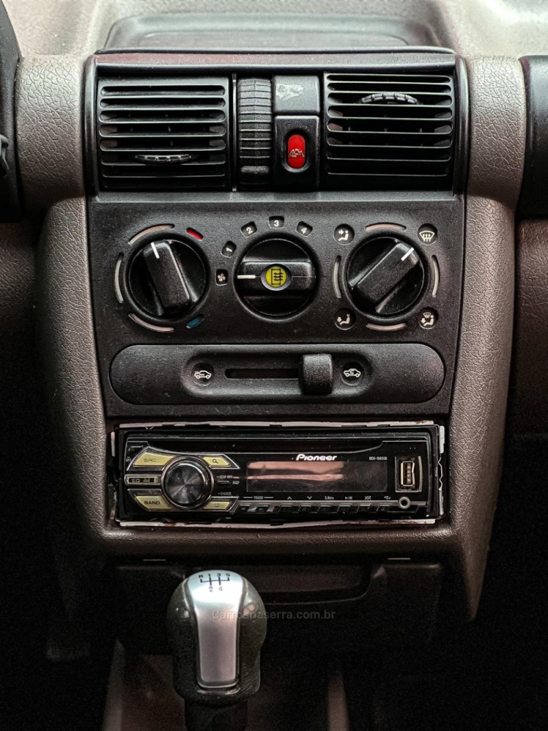 CLASSIC 1.0 MPFI LS 8V GASOLINA 4P MANUAL - 2014 - CANELA