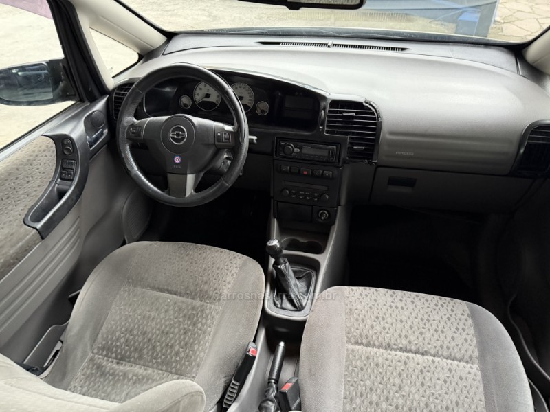 ZAFIRA 2.0 MPFI ELEGANCE 8V FLEX 4P MANUAL - 2005 - CAXIAS DO SUL