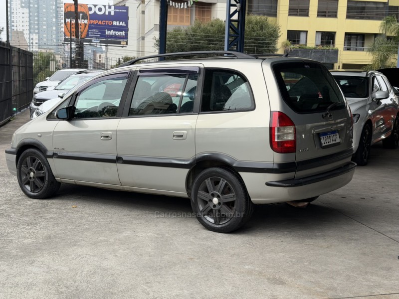 ZAFIRA 2.0 MPFI ELEGANCE 8V FLEX 4P MANUAL - 2005 - CAXIAS DO SUL
