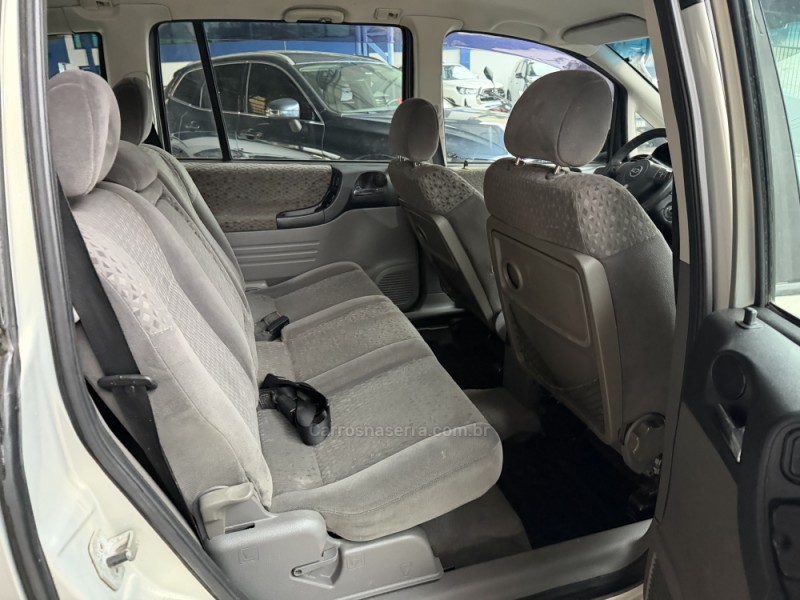 ZAFIRA 2.0 MPFI ELEGANCE 8V FLEX 4P MANUAL - 2005 - CAXIAS DO SUL